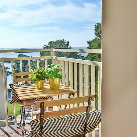 Gala With Balcony And Private Parking Apartment *