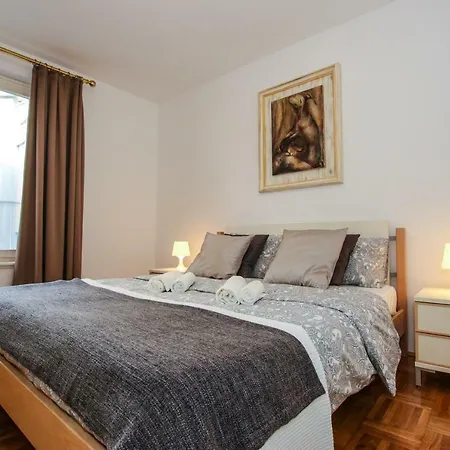 Apartmán Gala With Balcony And Private Parking Poreč