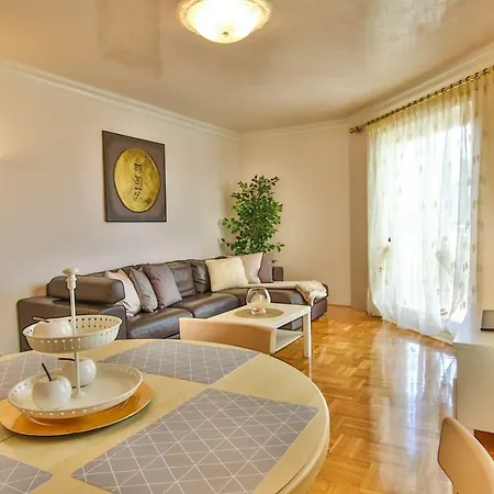 Gala With Balcony And Private Parking * Porec