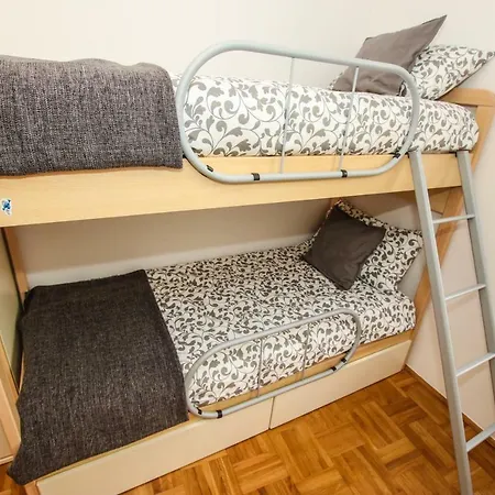 Apartment Gala With Balcony And Private Parking Porec