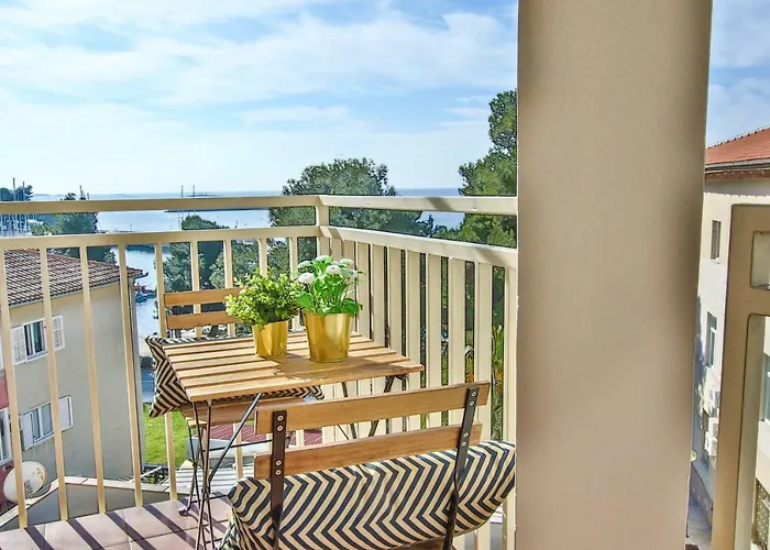 Gala With Balcony And Private Parking Διαμέρισμα *