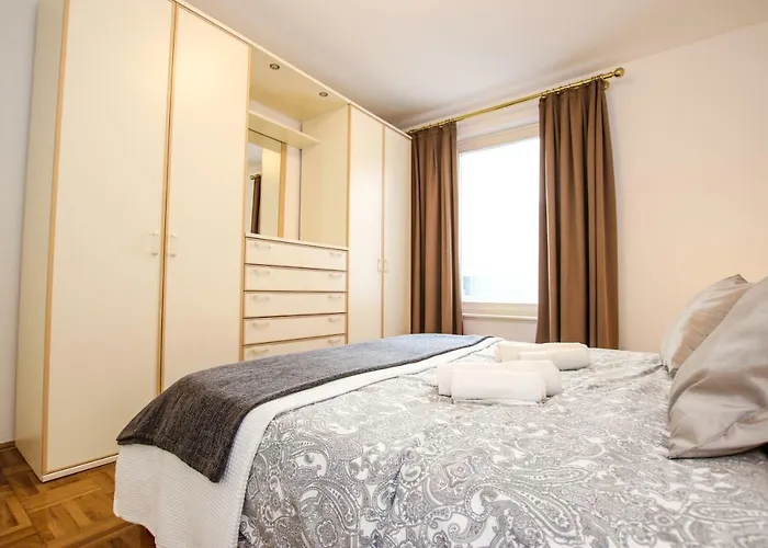 Gala With Balcony And Private Parking Διαμέρισμα