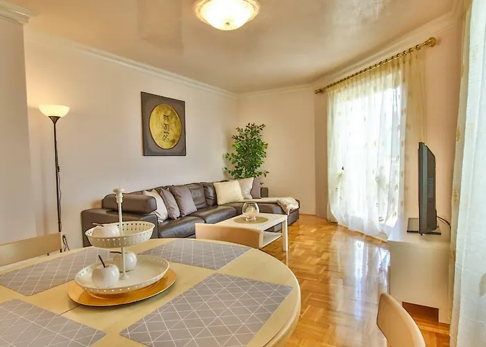 Gala With Balcony And Private Parking * Πόρετς