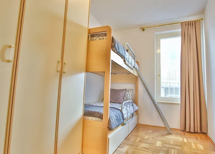 Lejlighed Gala With Balcony And Private Parking Poreč