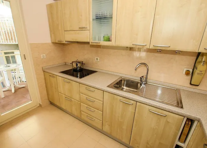 Gala With Balcony And Private Parking דירה