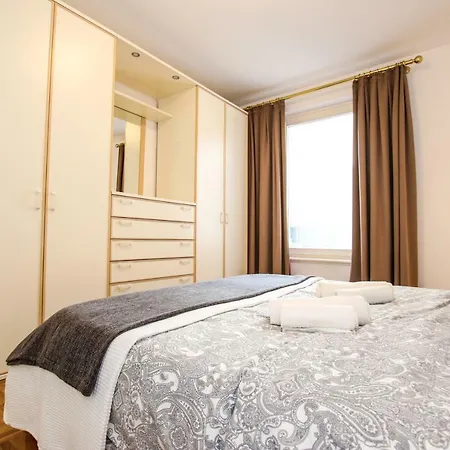 Gala With Balcony And Private Parking Lejlighed